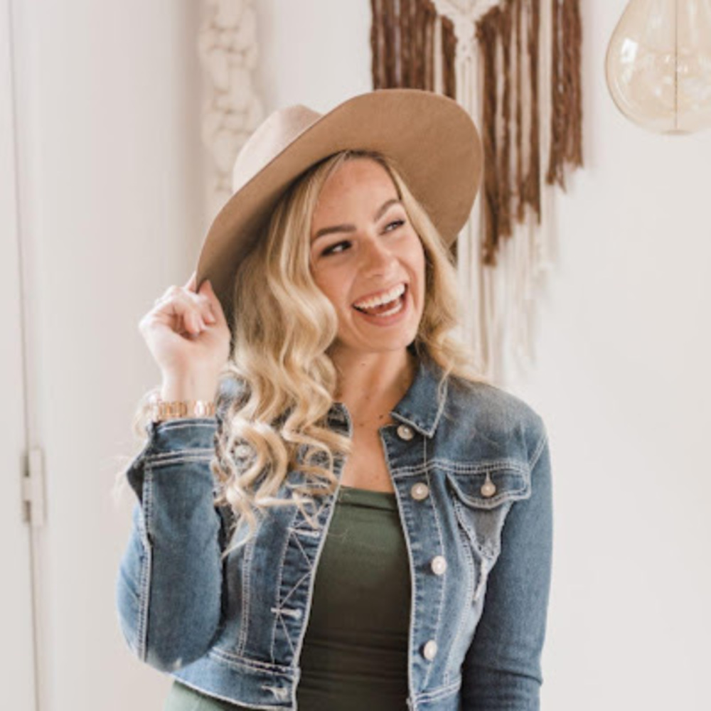 Meet your Posher, Stephanie